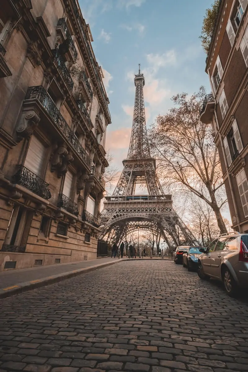 International founder planning a company setup in France